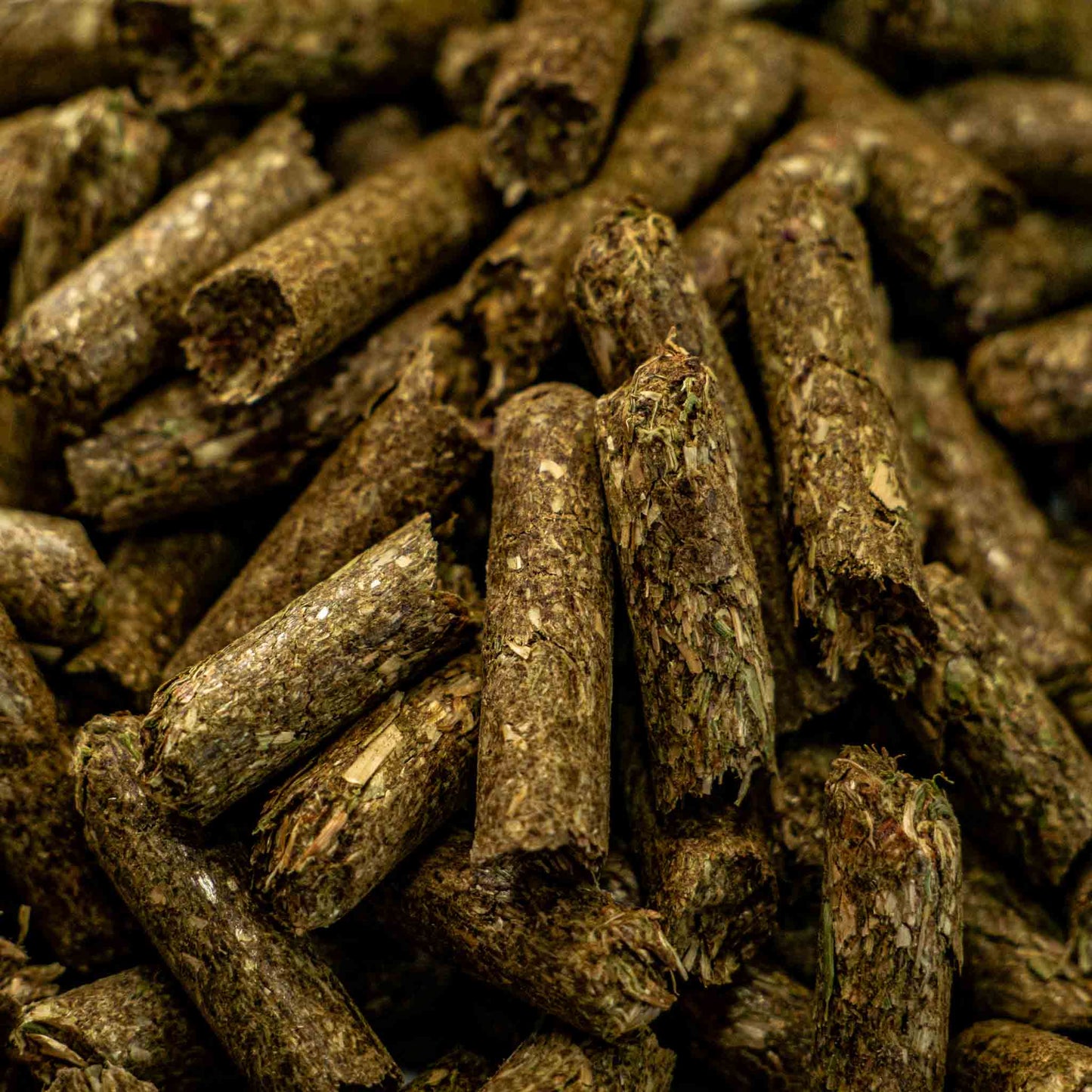 Wiesengut Kräuterheu-Pellets – Staubfreie, nährstoffreiche Pellets für Kaninchen und Meerschweinchen